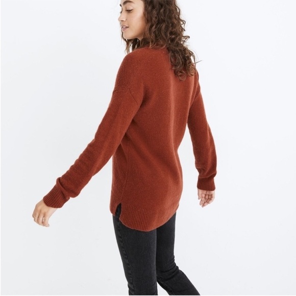 Madewell Bartlett V-Neck Pullover Sweater in Coziest Yarn - Picture 4 of 9